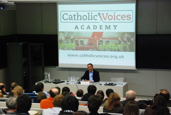 DSC 0996 600x403 - Multitudinario encuentro con Jack Valero, promotor de Catholic Voices