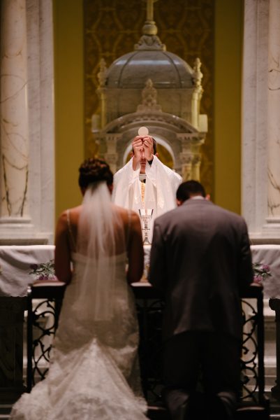 ¿Esperar hasta la noche de bodas? photo 1474867985807 96ca17098cc9 401x600 - ¿Esperar hasta la noche de bodas?