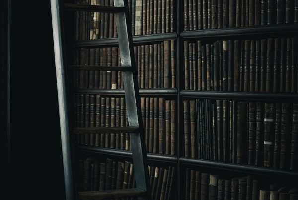 42 libros imprescindibles si eres católico (y te interesa formarte) libros biblioteca 600x403 - 42 libros imprescindibles si eres católico (y te interesa formarte)