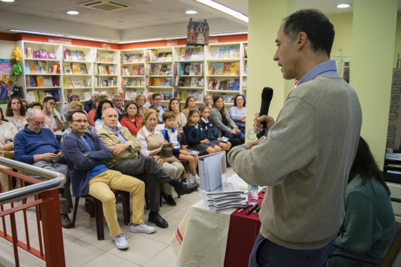 "Rezando vamos" Presentación libro 800x532 - "Rezando vamos"