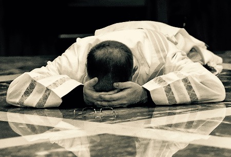 Adopta a un sacerdote