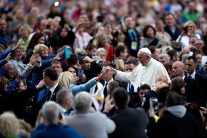 7 ideas de Francisco en el Encuentro Mundial de las Familias en Irlanda: Francisco en el festival de las familas en Croke Park Stadium. Fotografía Daniel Ibáñez @cnalive @EWTN 300x200 - 7 ideas de Francisco en el Encuentro Mundial de las Familias en Irlanda: