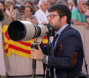 Cara a cara con Daniel Ibáñez, el fotógrafo más joven del Vaticano Screen Shot 2017 10 11 at 6.05.18 PM e1533741663132 300x263 - Cara a cara con Daniel Ibáñez, el fotógrafo más joven del Vaticano