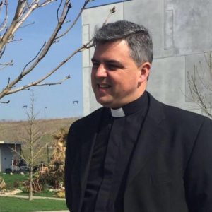 Javier Sánchez-Cervera, porque vestir de cura es una ayuda Javier Cervera vestir de cura foto perfil 300x300 - Javier Sánchez-Cervera, porque vestir de cura es una ayuda