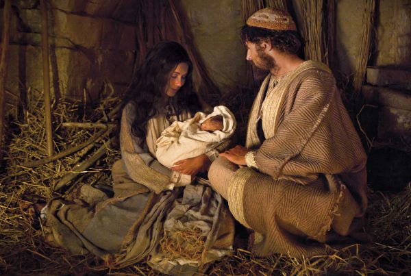 nativity scene mary joseph baby jesus 1326846 high res print 600x403 - ¿Cómo han vivido los santos la Navidad?