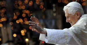 Benedicto XVI Navidad 300x157 - Dios con nosotros, el misterio de la Navidad