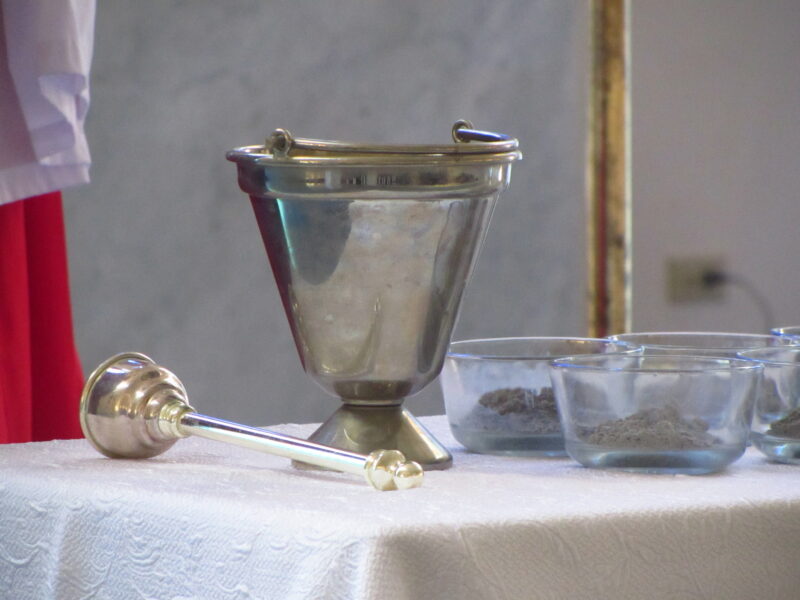 hisopo y ceniza cuaresma 800x600 - Mensajes del Papa Francisco para la Cuaresma