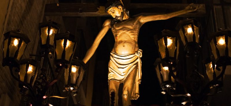 Cristo cruz Semana Santa procesiones Viernes Santo 800x369 - Las procesiones de Semana Santa