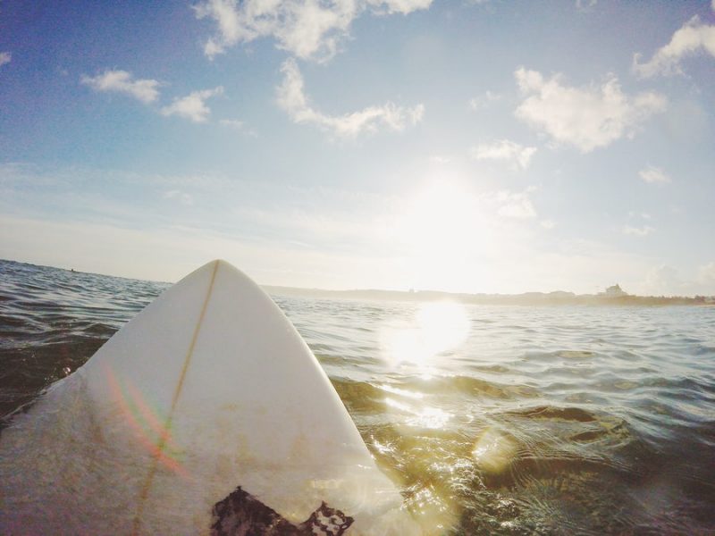 surfeando 9 ideas para rezar este verano que no sea un punto y final 800x600 - 9 ideas para que este verano no sea un punto y aparte en tu relación con Dios