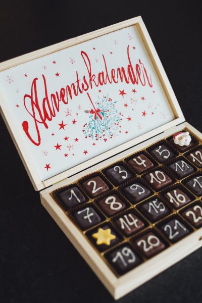 Calendario de Adviento choco 400x600 - Un calendario de Adviento para rezar por la Vida