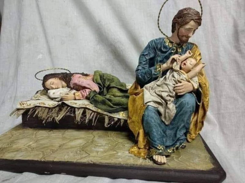el nacimiento que regalaron al papa por su cumpleanos.r d.289 208 800x600 - "Acercarse a Belén", relatos para rezar en Navidad