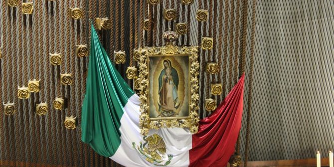 Virgen de Guadalupe 670x335 - 7 santuarios de la Virgen donde ir a rezar sin moverte de casa (y un bonus de regalo) 😜