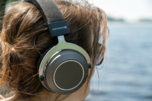 audios para rezar plataformas  300x200 - 5 plataformas con audios para rezar cada día