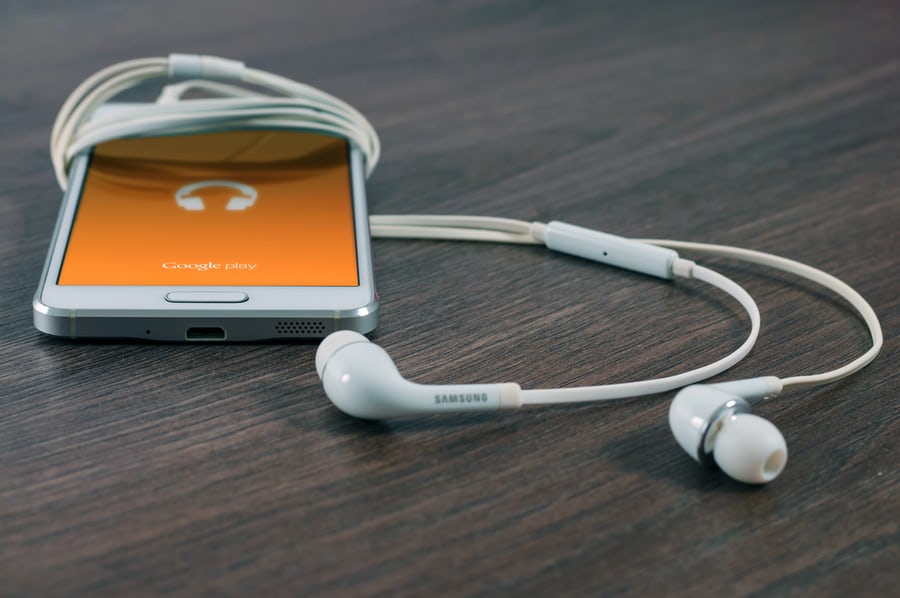 5 plataformas con audios para rezar cada día