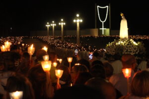 cathopic 150805574552620 300x200 - Virgen de Fátima