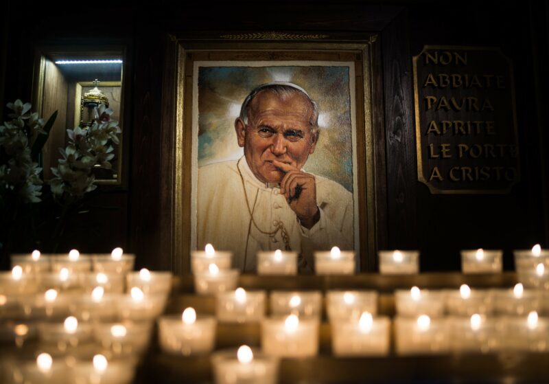 cathopic 1516213465720501 800x559 - 10 oraciones para pedir por la paz