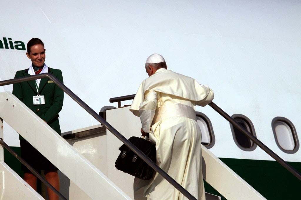 Papa Francisco sube avión