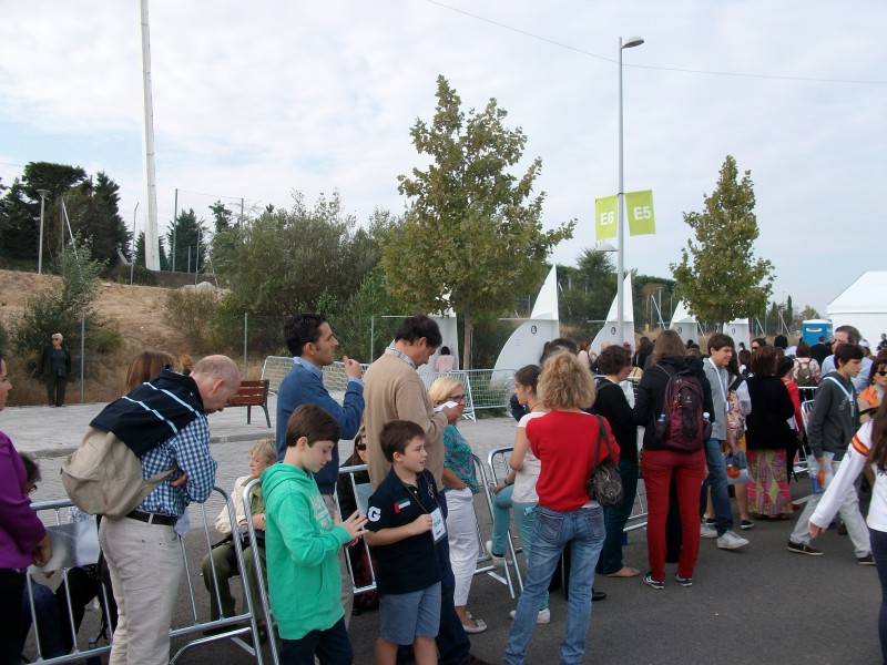 Esperando para confesar antes del comienzo de la beatificación de D. Álvaro del Portillo